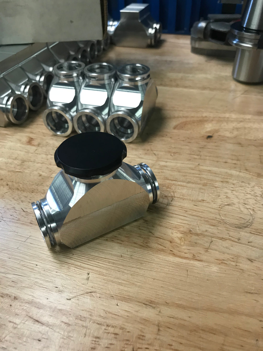 5/8 Female GM Quick Connect Tee Fitting with Fill Port