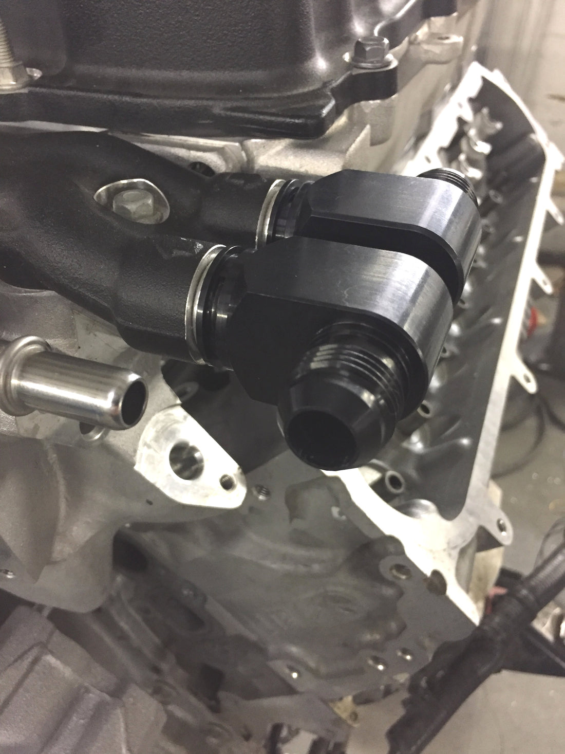 90 Degree -10AN Male to 5/8 Female GM Quick Connect LSA/ZL1/LT4 Supercharger Intercooler Fitting